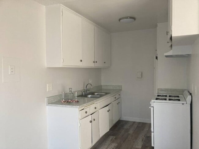 Building Photo - 1.0 bedroom in Los Angeles California 91343