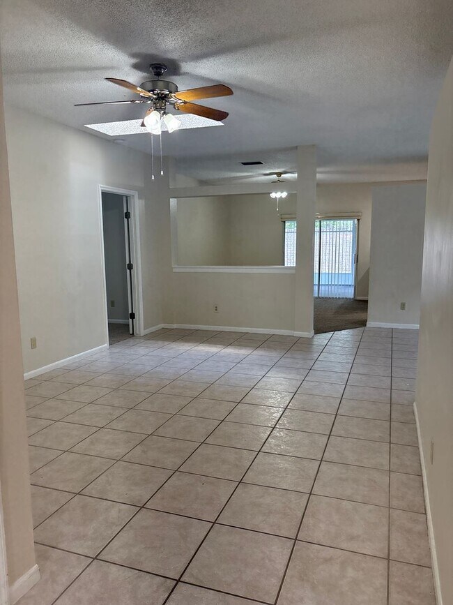 Foto del edificio - Hunters Creek - 3 Bedroom, 2 Bathroom Single Family Home