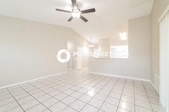 Building Photo - 3 Bedroom Pet-Friendly Home in ORLANDO, FL with Main Street Renewal