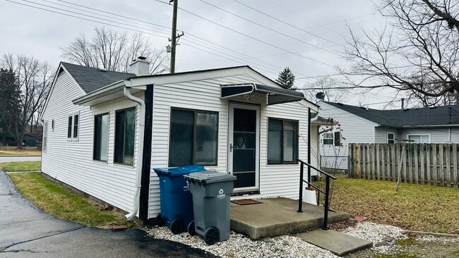 Building Photo - 1031 Field Dr