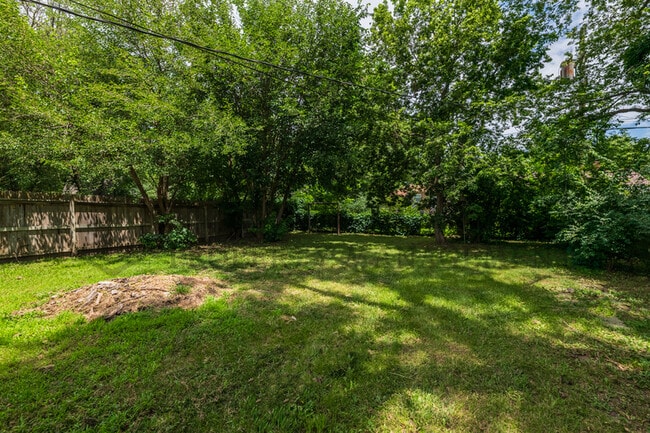 Building Photo - 636 S Clifton Ave