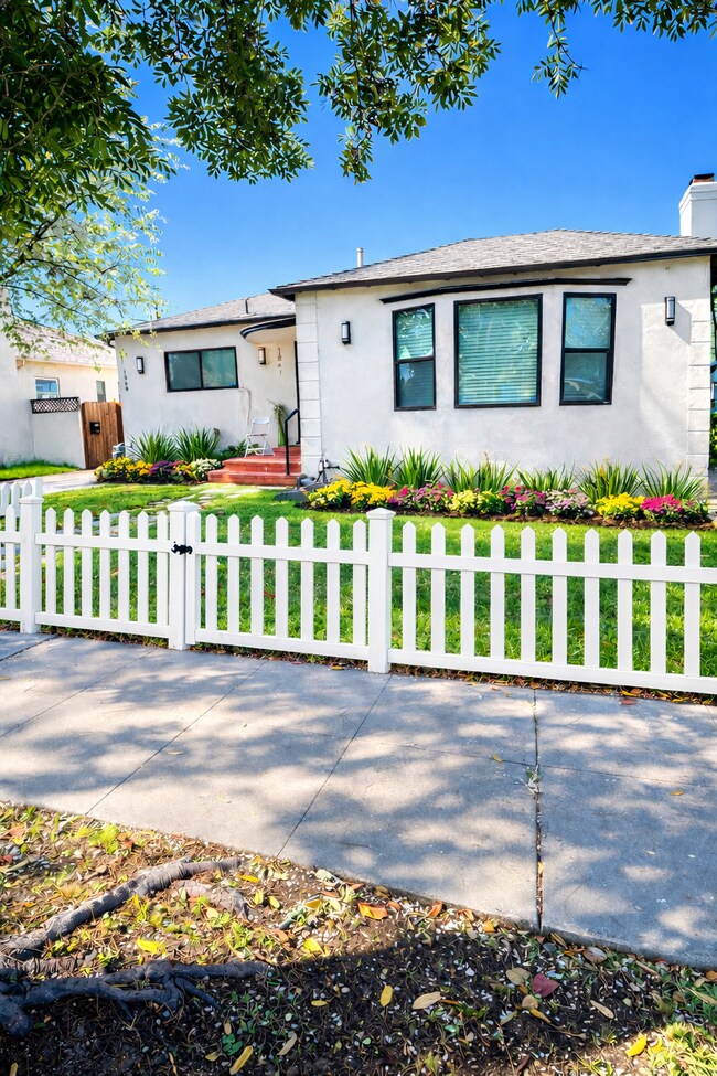 Foto del edificio - 1847 Stearns Dr