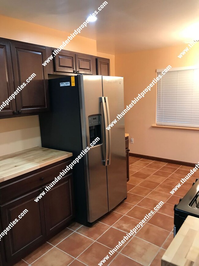 Building Photo - 1317 San Mateo Blvd SE