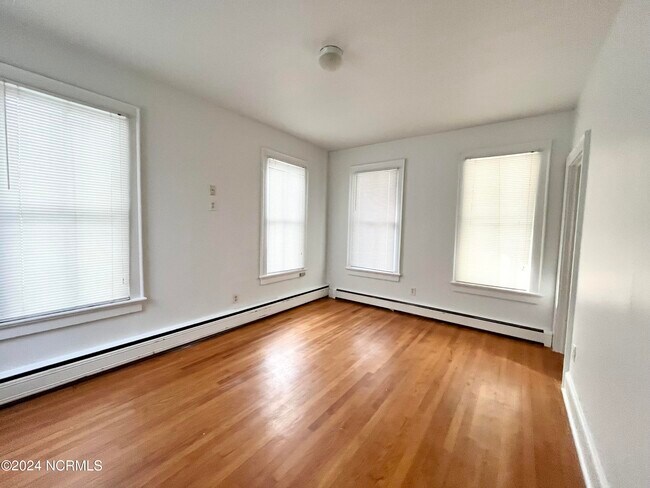 Foto del edificio - 702 W Main St