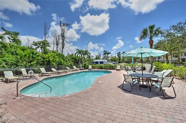 Foto del edificio - 10060 Lake Cove Dr