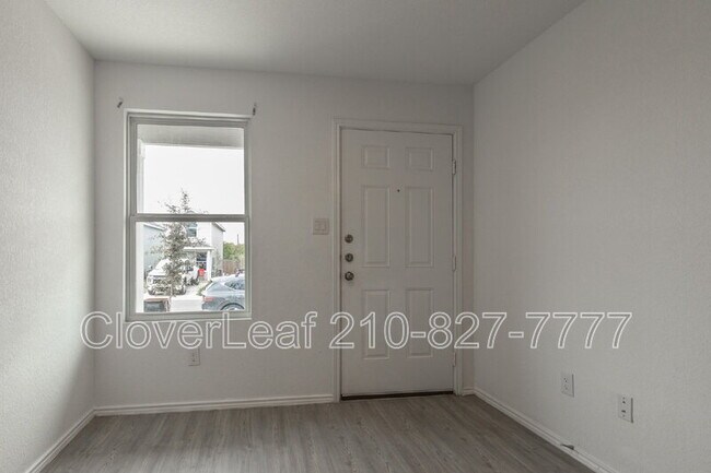 Foto del edificio - 7128 Elm Cv