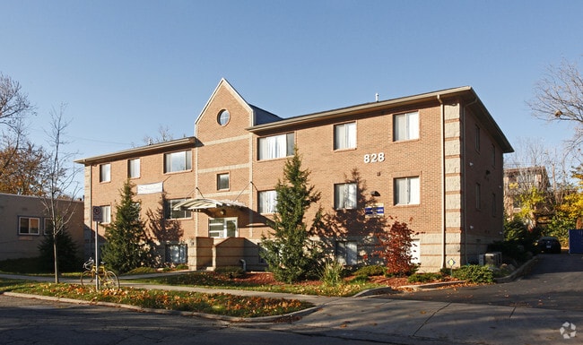 Building Photo - 828 Greene St