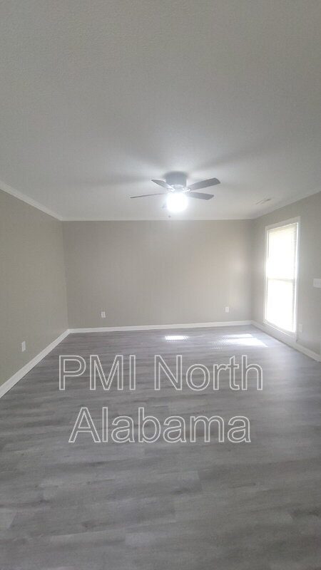 Foto del edificio - 1502 Barrington Rd NW