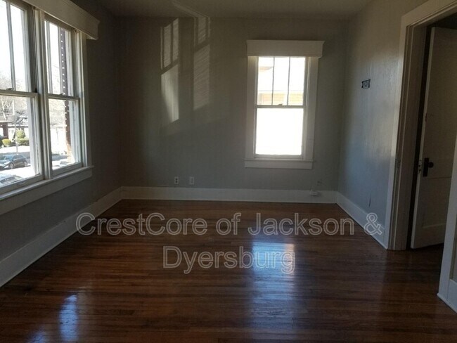Building Photo - 132 Terrace Pl