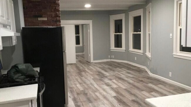 Building Photo - 144 Daly Ave