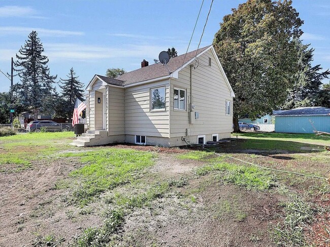 Building Photo - 608 S University Rd