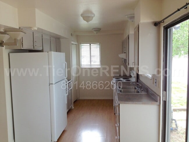 Building Photo - NO DEPOSIT option available for qualified ...