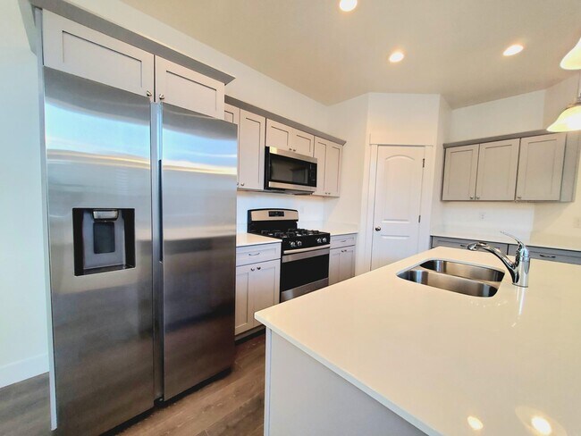 Kitchen - 4128 W 1530 N