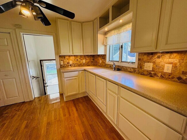 Foto del edificio - 1212 Briargate Ave