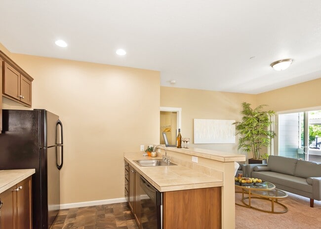 Stern 1x1 652 sq. ft. - The Landing Apartments and Townhomes