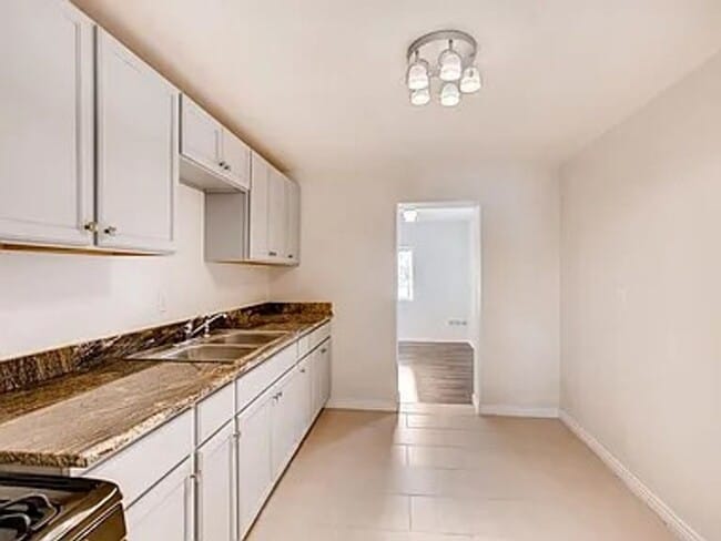Building Photo - 2 Bed 1 Bath House Available Now