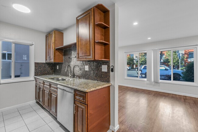 Foto del edificio - 14616 Magnolia Blvd