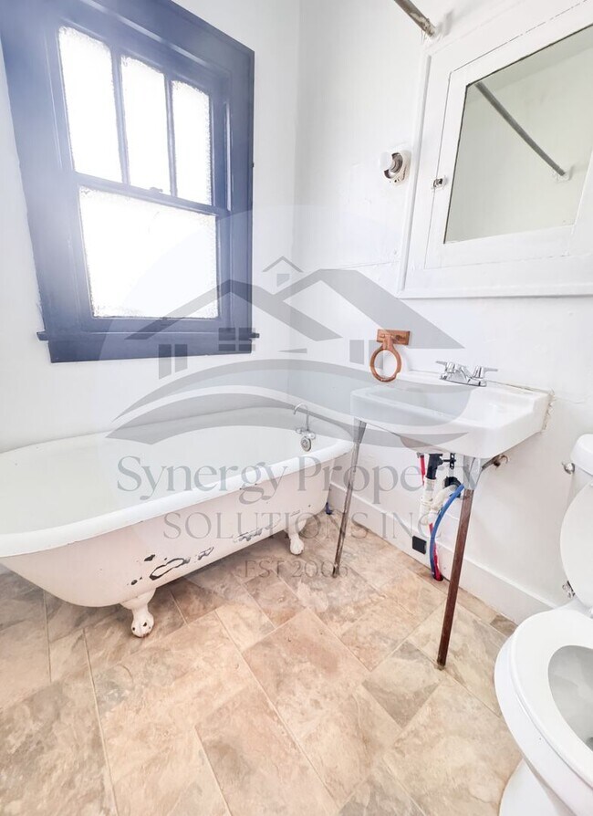 Foto del edificio - 2 Bedroom Available Now