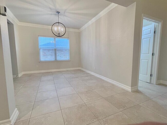 Building Photo - 9512 Bromsgrove Dr