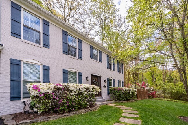 Building Photo - Extensively Renovated 4-Bedroom Home in Prime Location! Unbelievable custom kitchen.