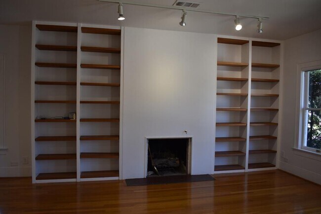Building Photo - 1611 Colquitt St