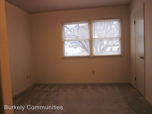 Building Photo - 815 S Chapman St