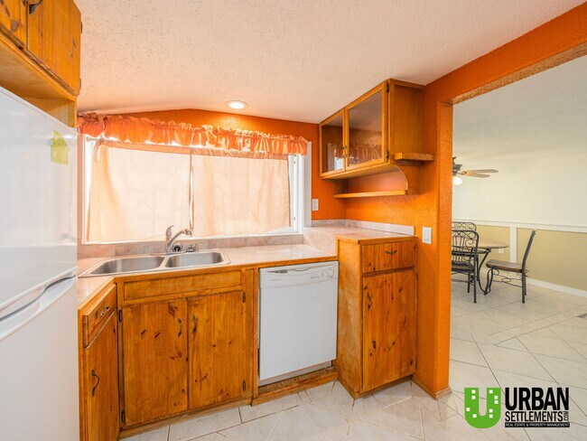 Foto del edificio - 3711 E Wellesley Ave