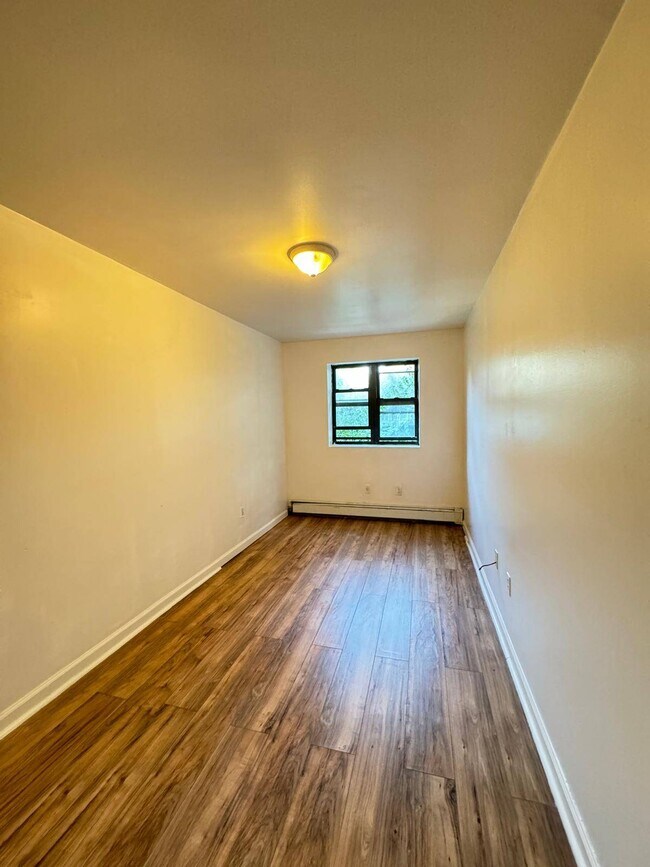 Foto del edificio - 972 Gates Ave