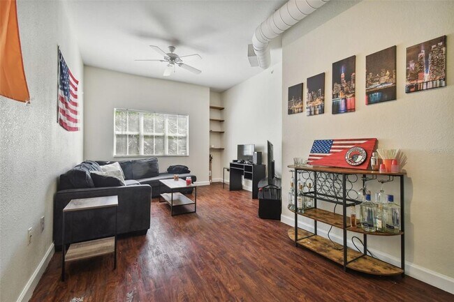 Foto del edificio - 2411 W Horatio St