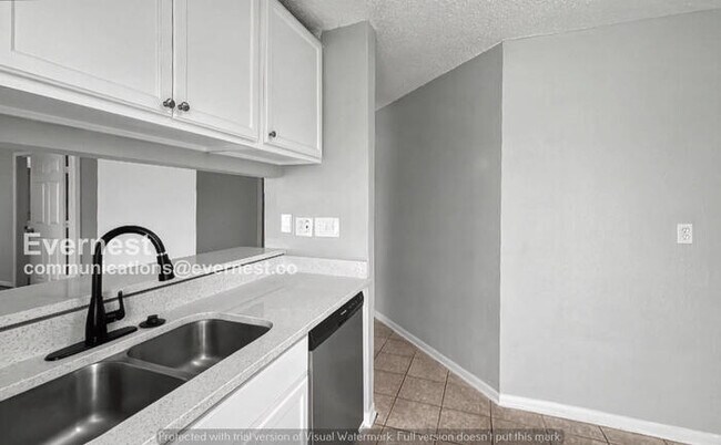 Foto del edificio - 3 Bed, 2 Bath Home with Fenced Yard & Garage / Pet-Friendly / Available Now!