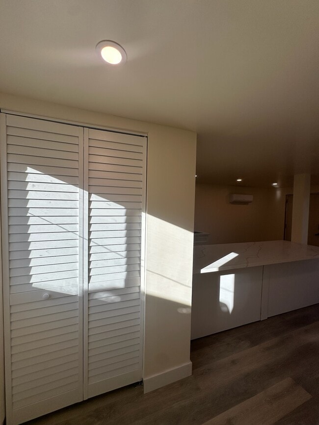 Foto del edificio - 3447 Caspian Ave