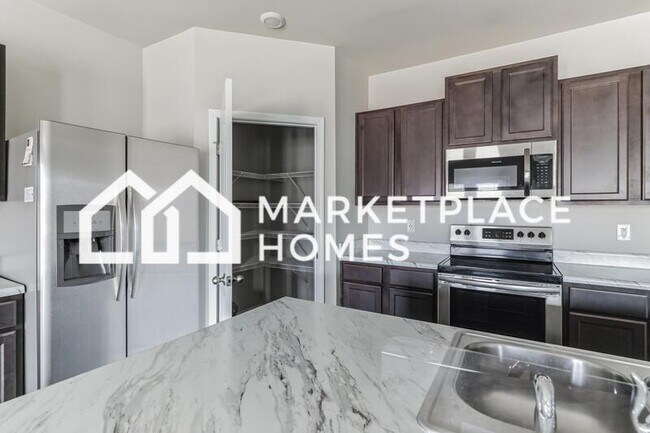 Foto del edificio - 15995 Glenncrest Ln