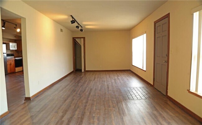 Building Photo - 2309 N Ellison Ave