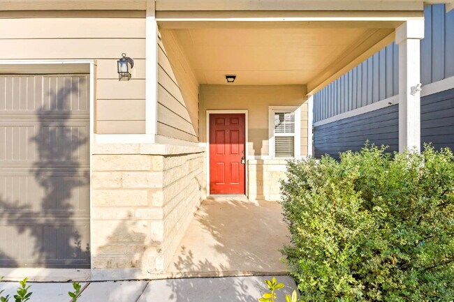 Foto del edificio - "Spacious 4-Bedroom Retreat with 3 Full Baths in San Antonio – Your Perfect 2029 Sq Ft Sanctuary!"