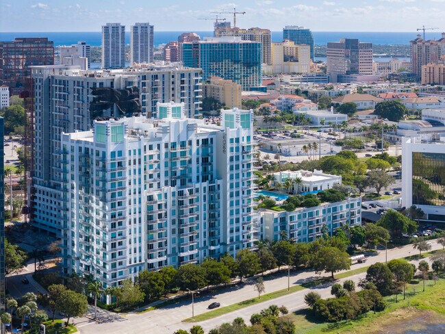 Foto del edificio - 300 S Australian Ave
