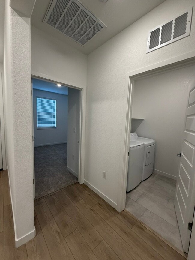 Building Photo - 5348 Liberty Ship Wy