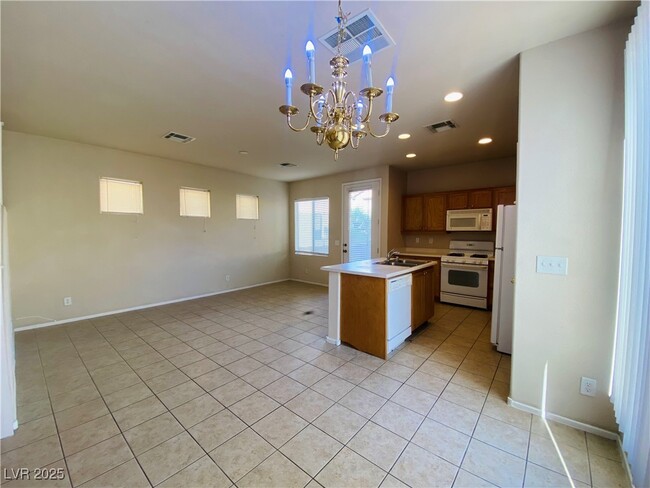 Building Photo - 3646 Surfboard Ct