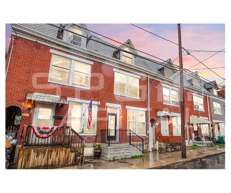 33 S Franklin St, Chambersburg, PA 17201 Townhome Rentals in