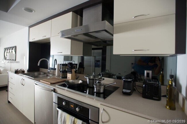 Foto del edificio - 2130 Park Ave