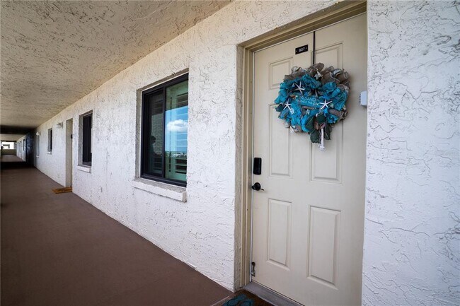 Foto del edificio - 15000 Gulf Blvd