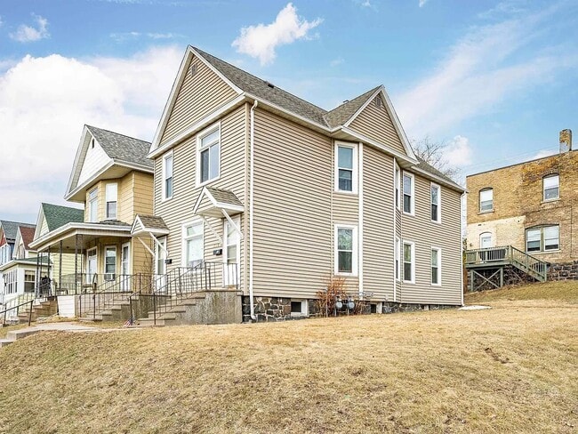 Building Photo - 329 E 6th St