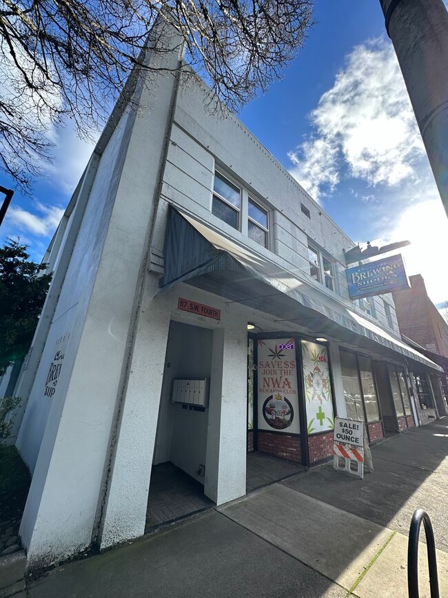 Building Photo - 121-121 SW 4th St