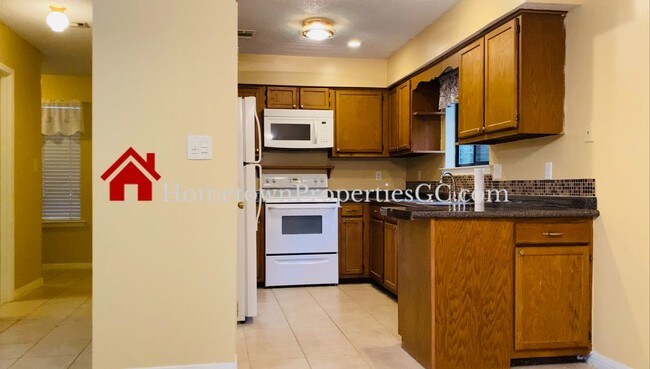 Foto del edificio - 3 Bedroom Townhouse in NorthEast Pensacola