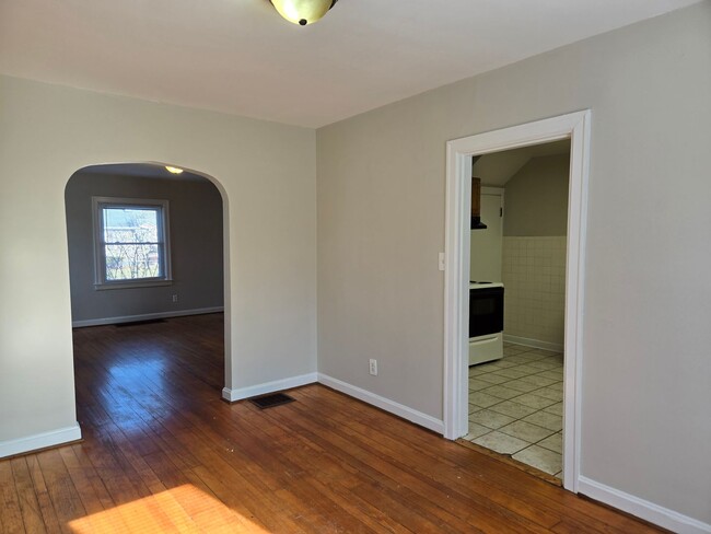 Building Photo - Spacious Duplex in the Meadows Subdivision...