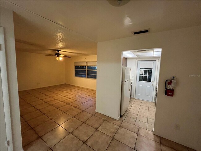 Building Photo - 1020 S Lake Shore Way