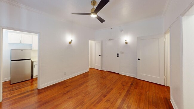 Interior Photo - La Chandelle