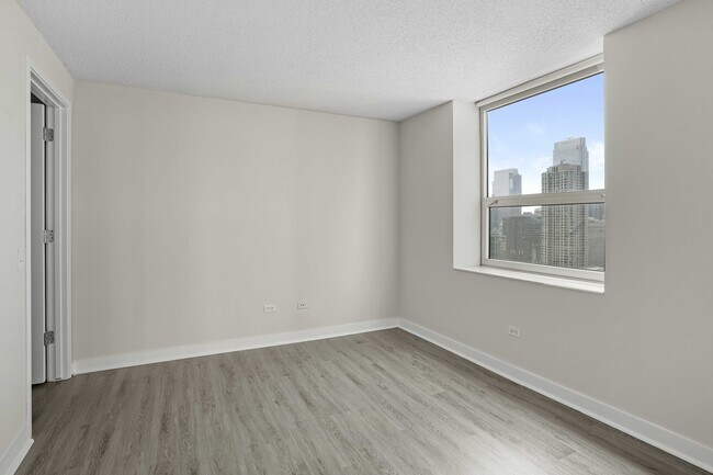 Foto del edificio - 490 N State St