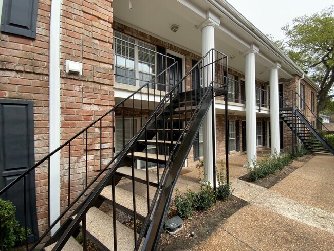 Foto del edificio - 6402 Del Monte Dr