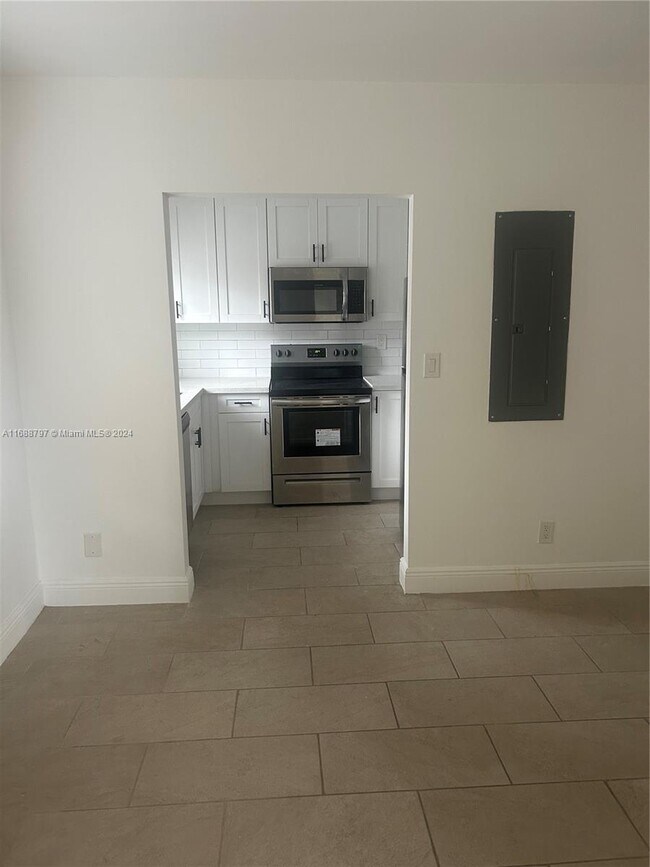 Building Photo - 711 NW 55th St