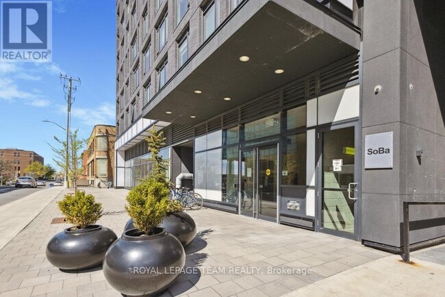 Building Photo - 203-1203 Catherine St